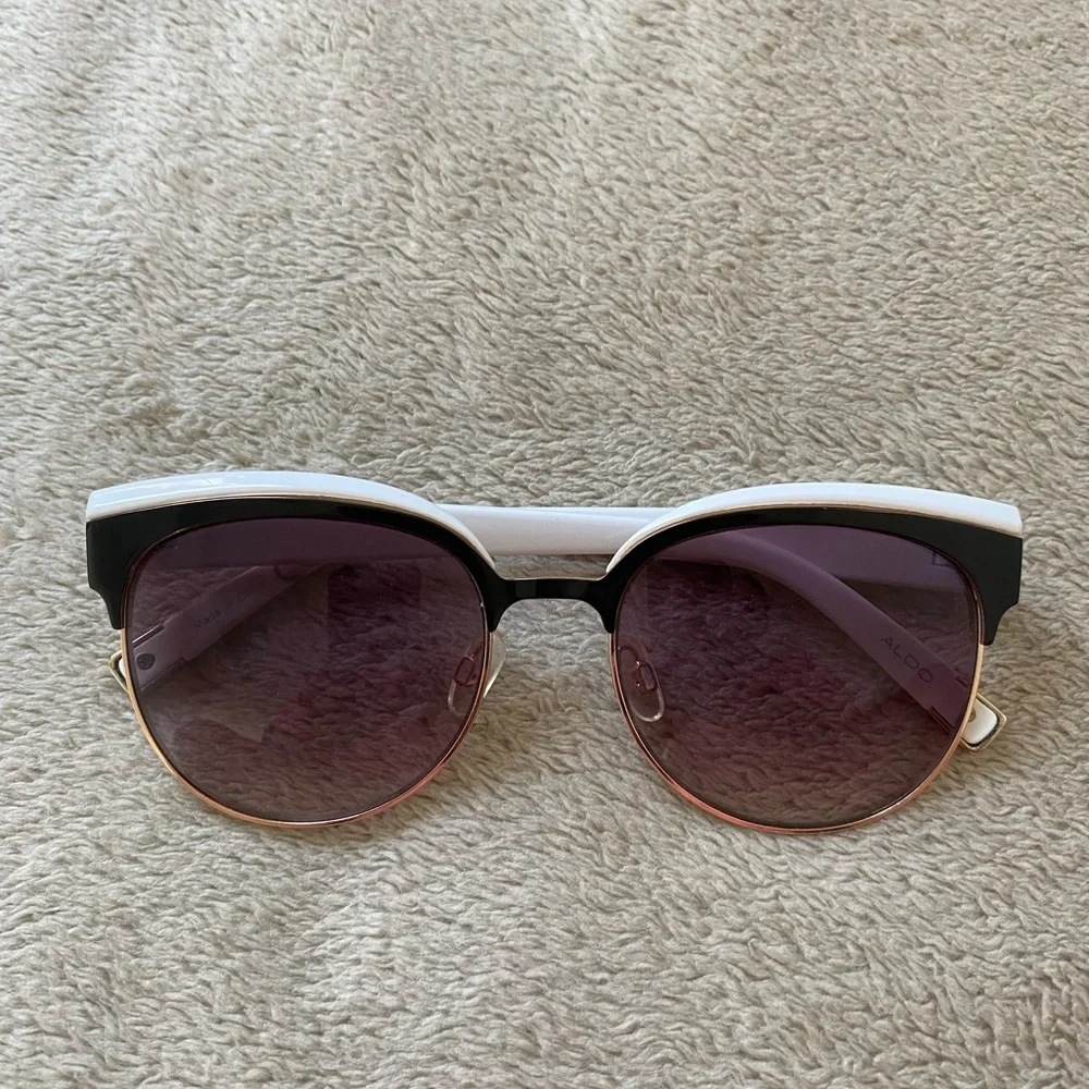 Assorted Sunglasses - Picture 8 of 9